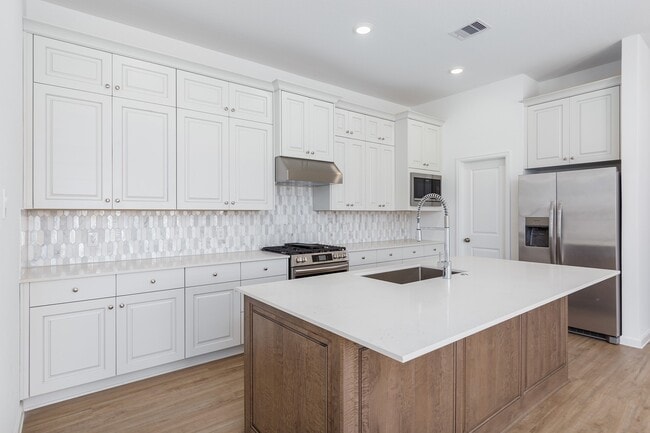 28819 Mount Bonnell Dr in New Caney, TX - Building Photo - Building Photo