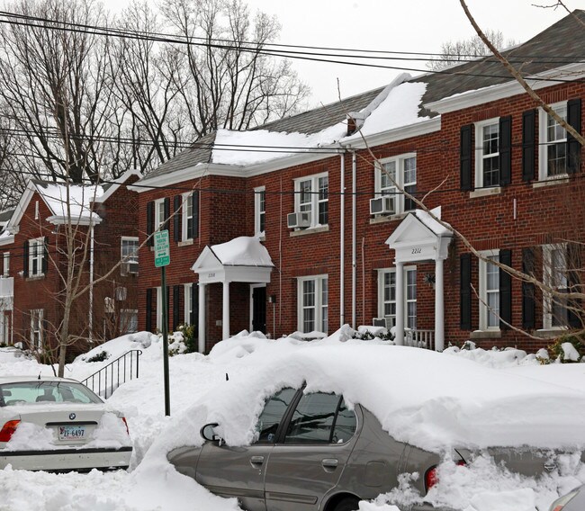 2208 40th Pl NW in Washington, DC - Building Photo - Building Photo