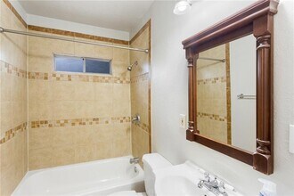 74 Julius St in Austin, TX - Building Photo - Building Photo