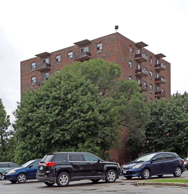 Kingsberry Towers in London, ON - Building Photo - Building Photo
