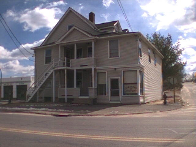 146 Pine St in Bristol, CT - Building Photo