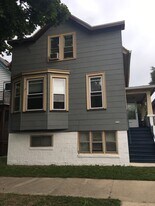 352 E Schiller St, Unit 2 in Milwaukee, WI - Building Photo