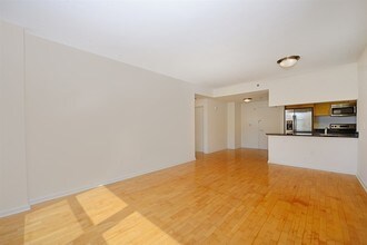 102 Christopher Columbus Dr-Unit -204 in Jersey City, NJ - Building Photo - Building Photo