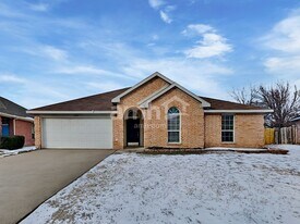 512 Timber Dr in Waxahachie, TX - Building Photo