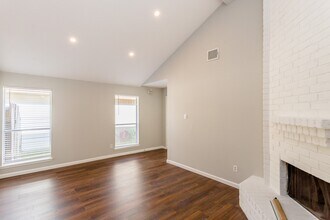 5115 Beaver Hollow Dr in Houston, TX - Building Photo - Building Photo