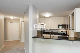 6145 Chasewood Pkwy in Minnetonka, MN - Building Photo - Building Photo