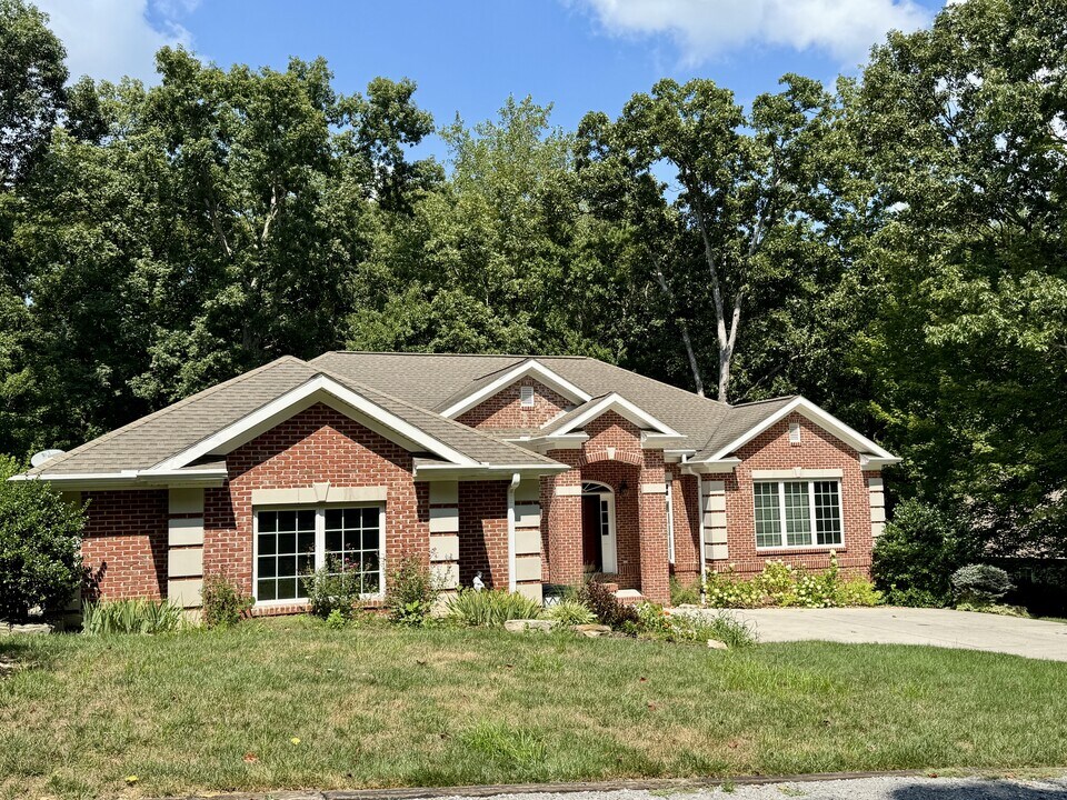 124 Vinita Ln in Loudon, TN - Building Photo