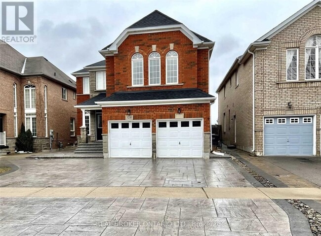5218 Oscar Peterson Blvd in Mississauga, ON - Building Photo - Building Photo