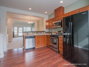 605 NW 118th Ave in Portland, OR - Building Photo - Building Photo