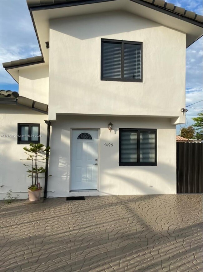 7499 SW 10th St in Miami, FL - Building Photo - Building Photo