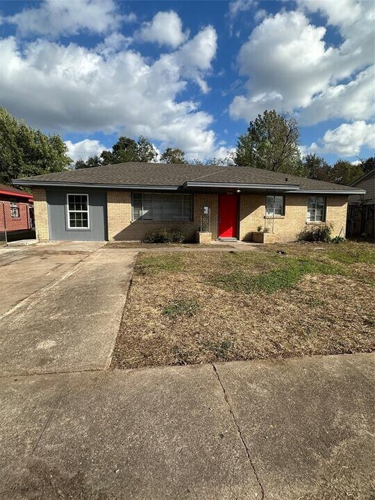 4836 Werner St in Houston, TX - Building Photo