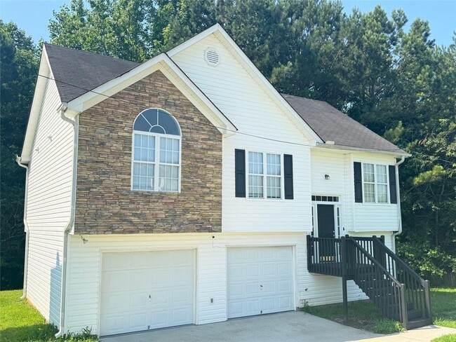 property at 4044 Robin Cir