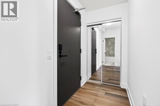 2088 James St in Burlington, ON - Building Photo - Building Photo