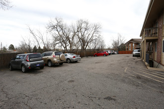 Cedar Crest Condominiums in Boulder, CO - Building Photo - Building Photo