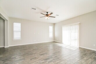 1108 Atlantic Ave in Fruitland Park, FL - Foto de edificio - Building Photo