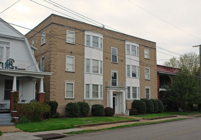 Matthews in Charleston, WV - Foto de edificio - Building Photo