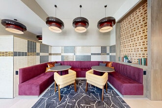 Nita Santa Fe in Denver, CO - Foto de edificio - Interior Photo