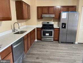 6605 Huntshire Dr in Elkridge, MD - Building Photo - Building Photo