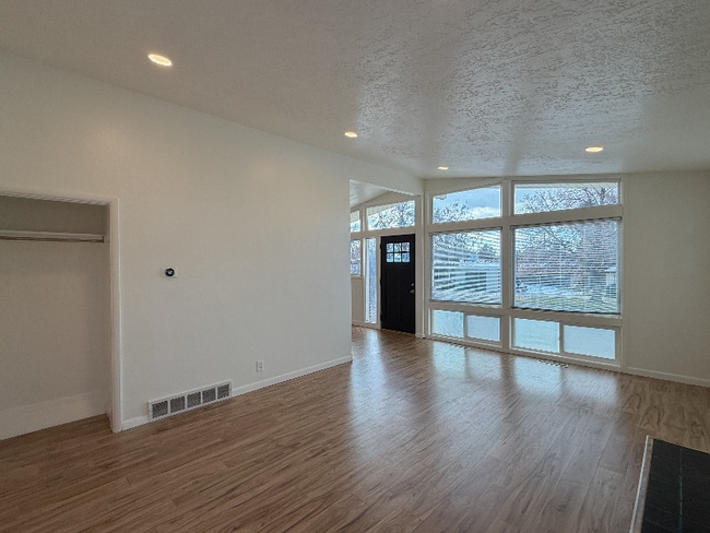 3360 Gramercy Ave, Unit A in Ogden, UT - Foto de edificio - Building Photo