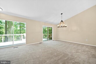 10901 Crossview Dr in Great Falls, VA - Building Photo - Building Photo