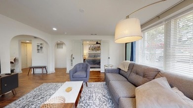 Bella Villa in Dallas, TX - Building Photo - Building Photo