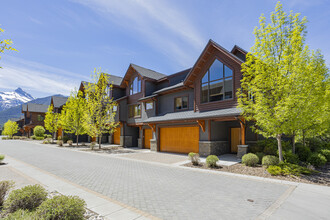 33 Creekside Mews in Canmore, AB - Building Photo - Building Photo