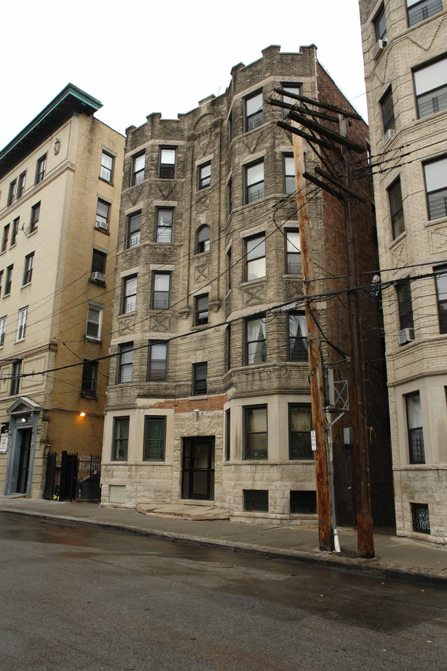 1 Western Ave in Yonkers, NY - Building Photo - Building Photo