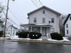 35 East Ave, Unit 1 in Middletown, NY - Building Photo