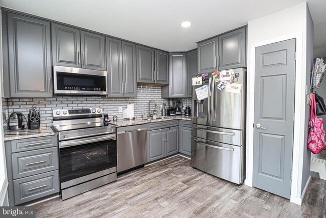 2426 Vineyard Ln in Crofton, MD - Building Photo - Building Photo