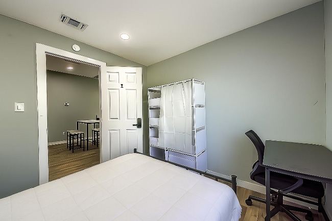 property at 427 E Southcross