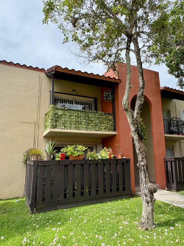 property at 10834 N Kendall Dr