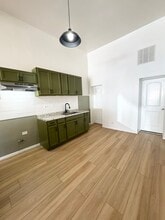 647 W 48th Pl, Unit #2 in Chicago, IL - Building Photo - Building Photo
