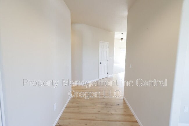 3721 SW Tommy Armour Ln in Redmond, OR - Building Photo - Building Photo