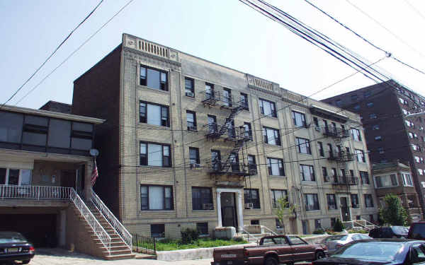 18 65th St in West New York, NJ - Building Photo