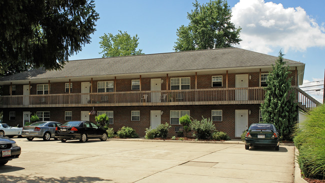 Pine Landing in Parkersburg, WV - Building Photo - Building Photo