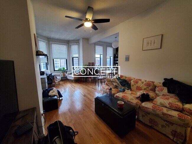 23 Cortes St, Unit 7 in Boston, MA - Foto de edificio - Building Photo