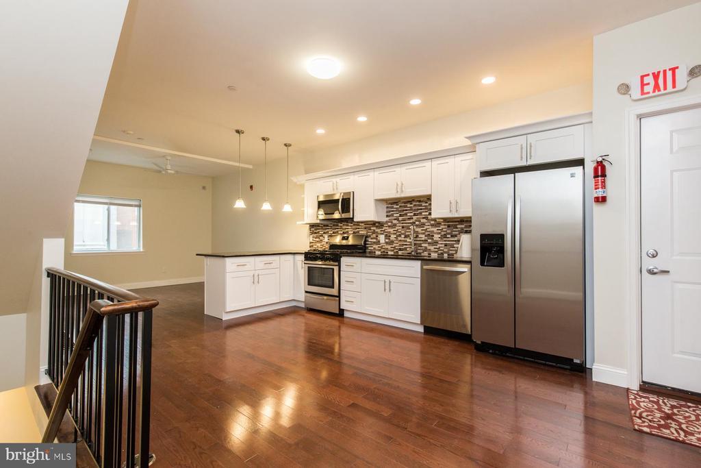 1802 E Huntingdon St in Philadelphia, PA - Building Photo