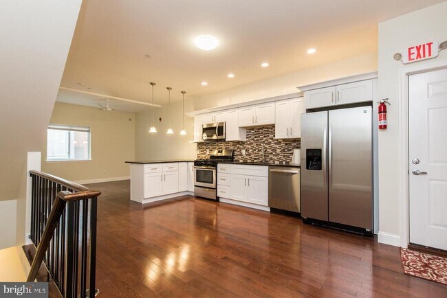 property at 1802 E Huntingdon St