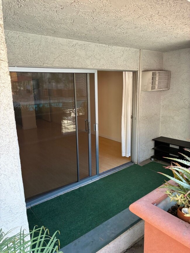 355 S Los Robles Ave in Pasadena, CA - Building Photo - Building Photo