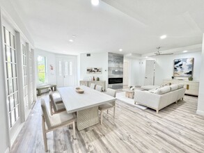 101 Colonade Cir in Naples, FL - Building Photo - Building Photo