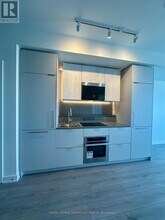 1 Fairview Rd E in Mississauga, ON - Building Photo - Building Photo