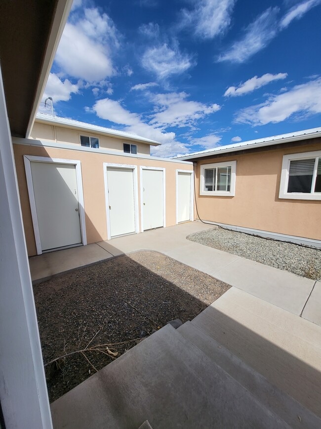 128 Sage St, Unit A in Alamosa, CO - Foto de edificio - Building Photo