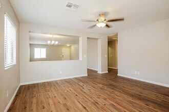 13714 W Fargo Dr in Surprise, AZ - Foto de edificio - Building Photo