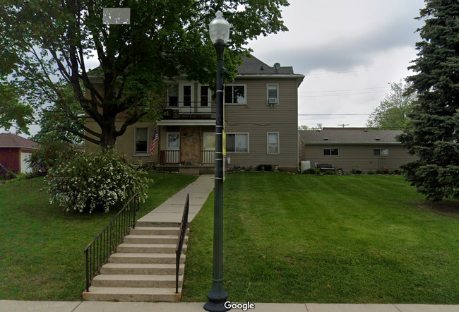 364 Main St, Unit 364-3 Main in Kewaskum, WI - Foto de edificio - Building Photo