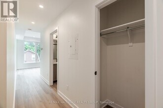 22 Sims Ave in Ottawa, ON - Building Photo - Building Photo