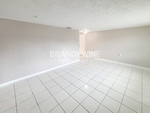 5621 Quist Dr, Unit 115 in Port Richey, FL - Foto de edificio - Building Photo