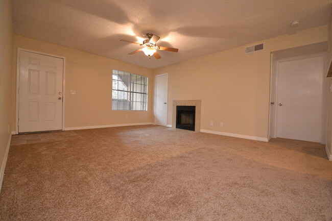 430 Forestway Cir in Altamonte Springs, FL - Building Photo - Building Photo