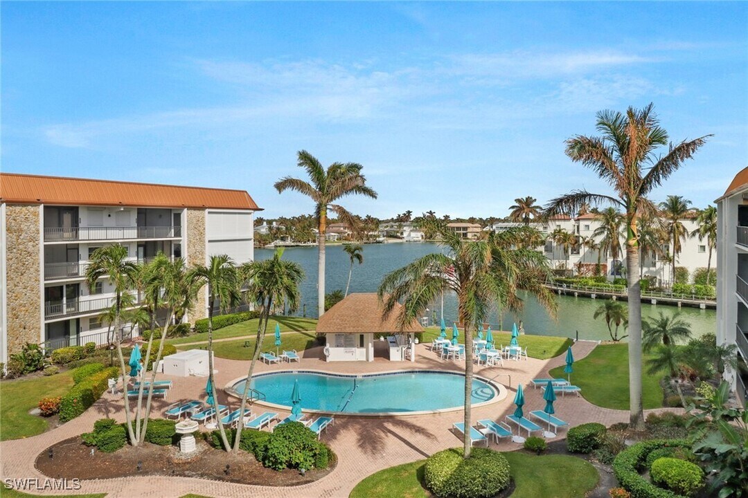 2900 Gulf Shore Blvd N in Naples, FL - Building Photo