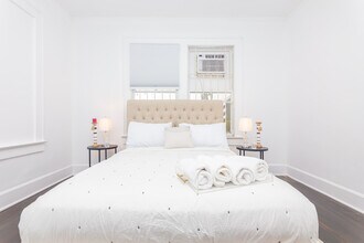 401-411 NE 22nd St in Miami, FL - Foto de edificio - Building Photo