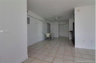 701 Collins Ave-Unit -4F in Miami Beach, FL - Foto de edificio - Building Photo